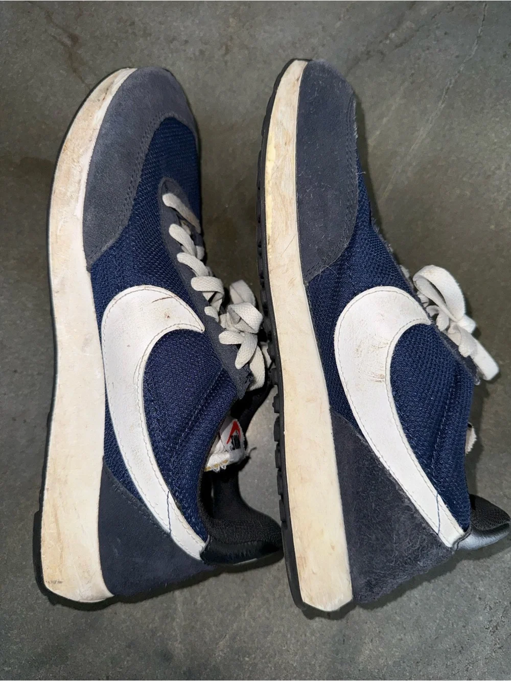 Nike Air Tailwind navy blue sneakers Men’s Low-Top shoes size 9.5?